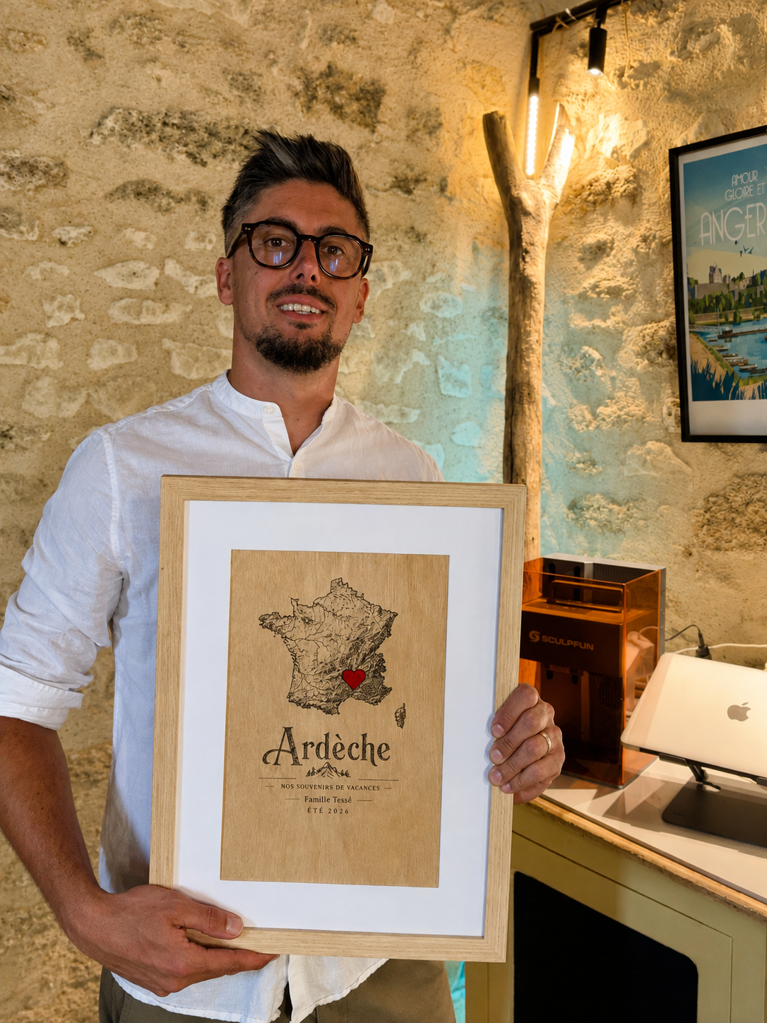 Cadre Souvenirs de Vacances connecté – Gravure personnalisée & NFC